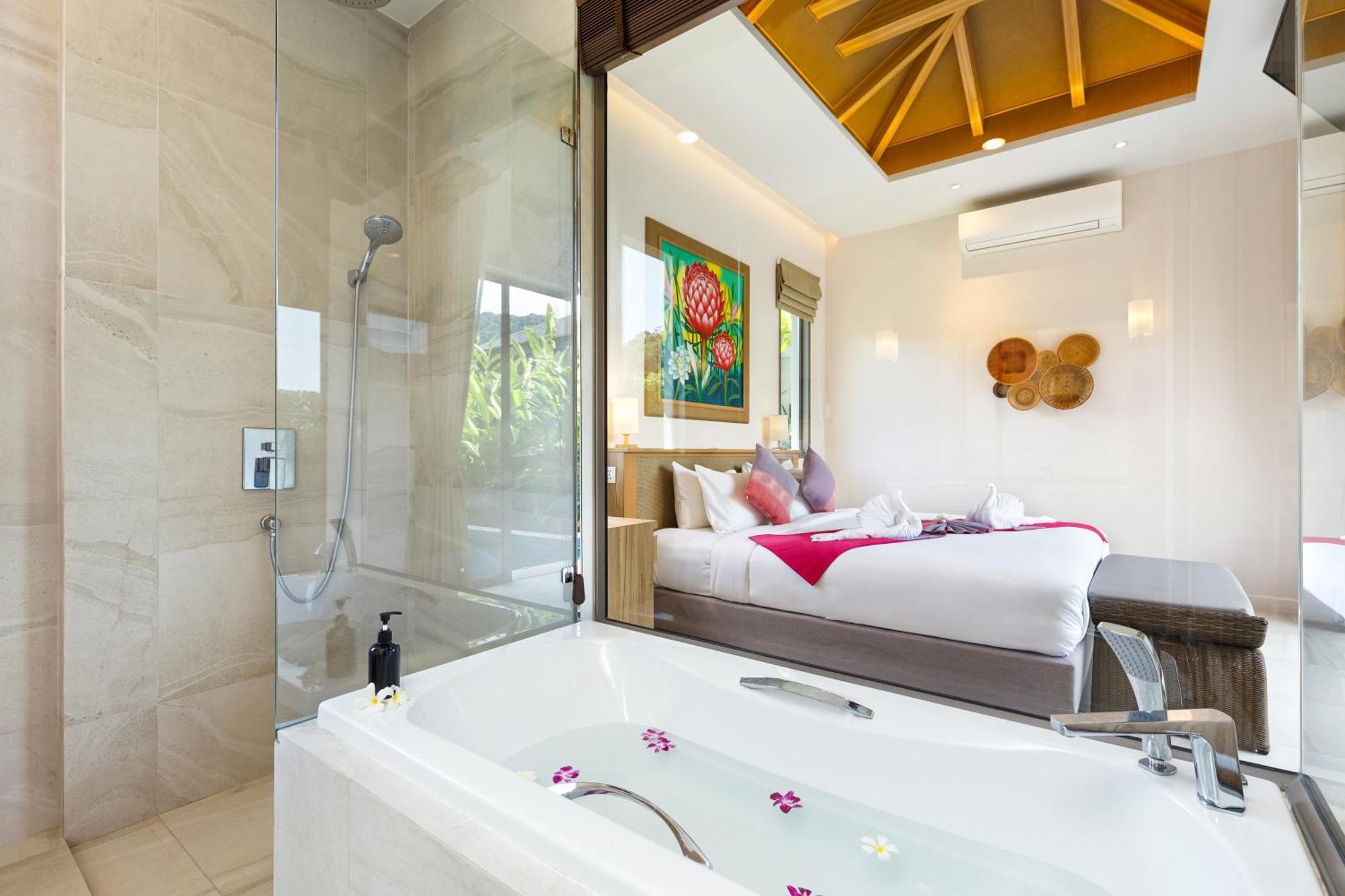 Boutique 2br Dalaa 4, Private Pool, Full Service, 5 Min Drive วิลล่า หาดกมลา